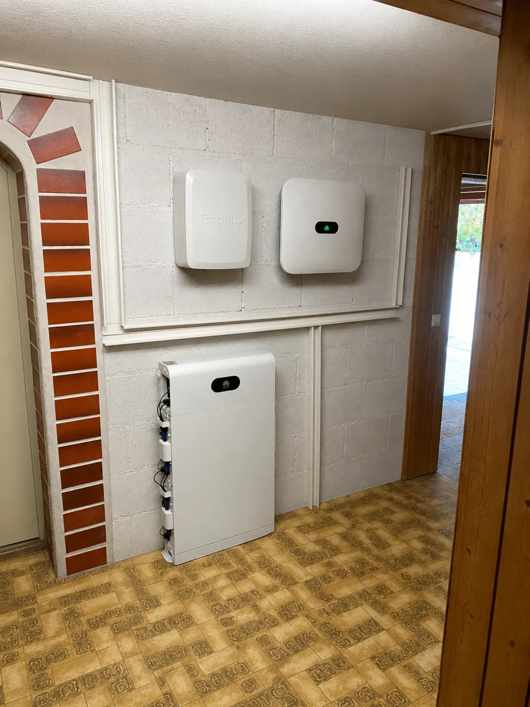 Photovoltaikspeicher und Wechselrichter im Haus von Daniel Rimpp